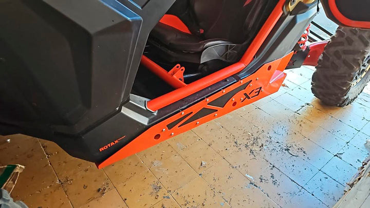 ESTRIBOS 2 PLAZAS DE PLACA MAVERICK X3
